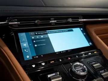 Aston Martin DB12 Volante