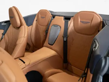 Aston Martin DB12 Volante