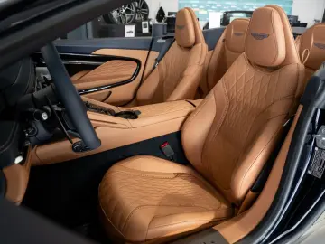 Aston Martin DB12 Volante