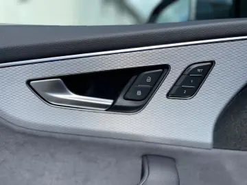 Audi Q8 50 TDI S-Line  HUD B&O Softclose Matrix 360