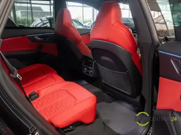 Audi RSQ8 Performance Carbon Pano Matrix HUD