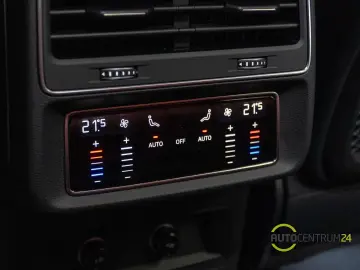 Audi RSQ8 Performance Carbon Pano Matrix HUD