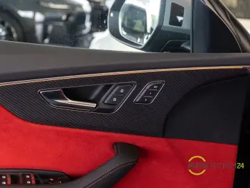 Audi RSQ8 Performance Carbon Pano Matrix HUD