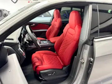 Audi Q8 50 TDI Q. S-LINE INDIVIDUAL CARBON B&O AHK 23