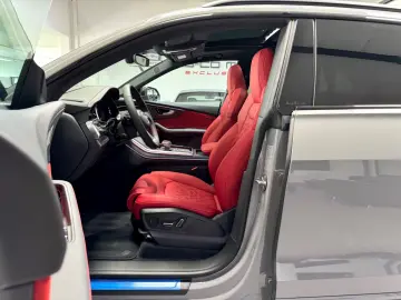 Audi Q8 50 TDI Q. S-LINE INDIVIDUAL CARBON B&O AHK 23