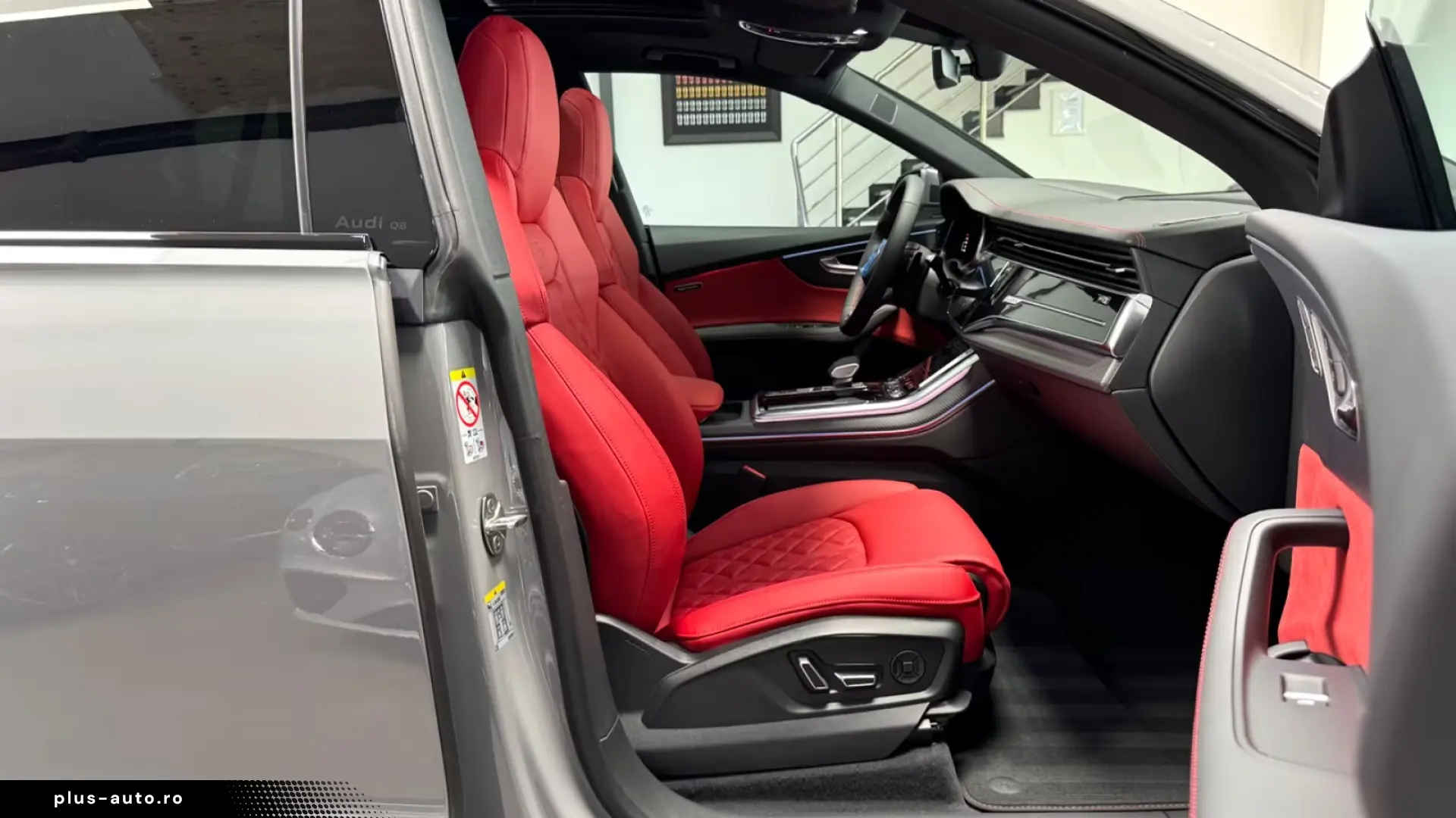 Audi Q8 50 TDI Q. S-LINE INDIVIDUAL CARBON B&O AHK 23