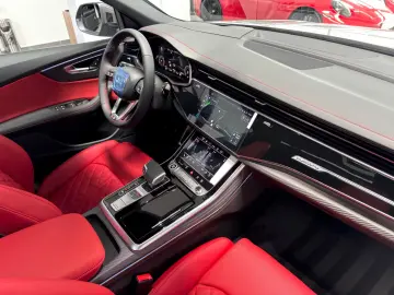 Audi Q8 50 TDI Q. S-LINE INDIVIDUAL CARBON B&O AHK 23