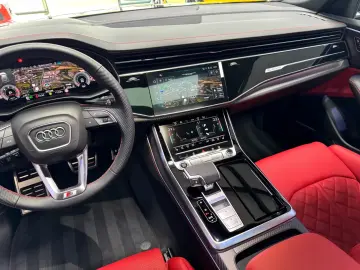 Audi Q8 50 TDI Q. S-LINE INDIVIDUAL CARBON B&O AHK 23