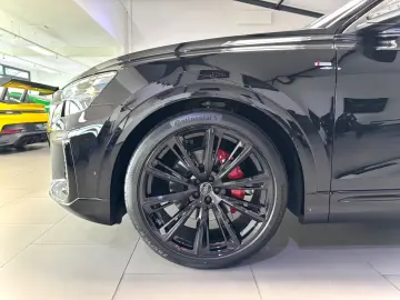 Audi Q8 50 TDI Q. S-LINE INDIVIDUAL CARBON B&O AHK 23