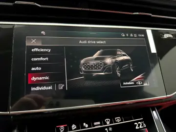 Audi Q8 50 TDI Q. S-LINE INDIVIDUAL CARBON B&O AHK 23