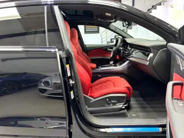 Audi Q8 50 TDI Q. S-LINE INDIVIDUAL CARBON B&O AHK 23