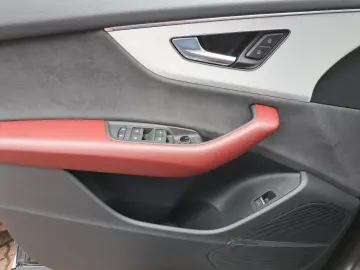 AUDI SQ8 TFSI quattro tiptr. PANO AHK STANDHEIZ HEAD