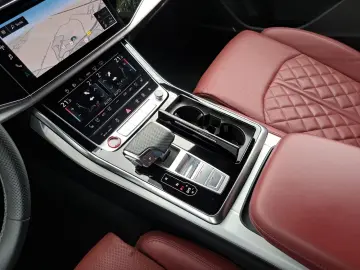 AUDI SQ8 TFSI quattro tiptr. PANO AHK STANDHEIZ HEAD