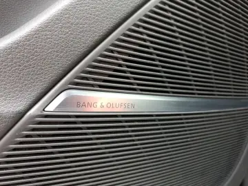 AUDI SQ8 TFSI quattro tiptr. PANO AHK STANDHEIZ HEAD