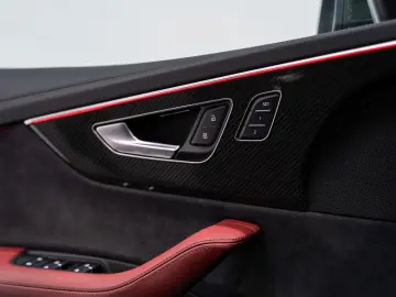 AUDI SQ8 QU COMPETITION PLUS IN&OUT CARBON MATRIX HEA