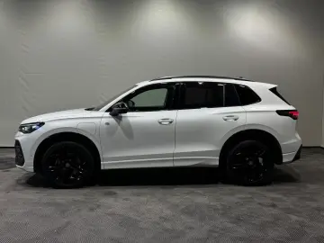 VW Tiguan R-Line 1.5 TSI eHybrid   MATRIX NAVI PANO