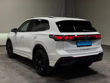 VW Tiguan R-Line 1.5 TSI eHybrid   MATRIX NAVI PANO