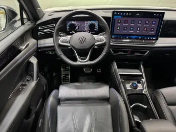 VW Tiguan R-Line 1.5 TSI eHybrid   MATRIX NAVI PANO