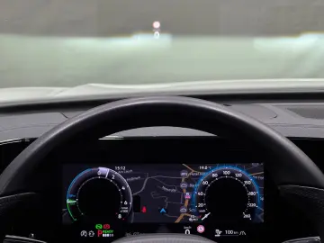 VW Tiguan R-Line 1.5 TSI eHybrid   MATRIX NAVI PANO