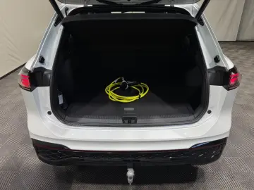 VW Tiguan R-Line 1.5 TSI eHybrid   MATRIX NAVI PANO