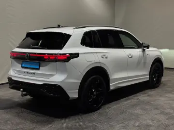 VW Tiguan R-Line 1.5 TSI eHybrid   MATRIX NAVI PANO