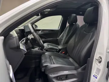 VW Tiguan R-Line 1.5 TSI eHybrid   MATRIX NAVI PANO