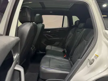 VW Tiguan R-Line 1.5 TSI eHybrid   MATRIX NAVI PANO