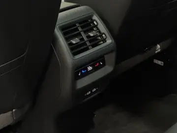 VW Tiguan R-Line 1.5 TSI eHybrid   MATRIX NAVI PANO