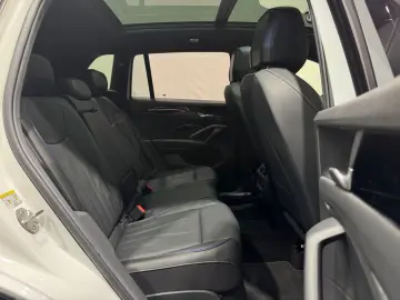 VW Tiguan R-Line 1.5 TSI eHybrid   MATRIX NAVI PANO