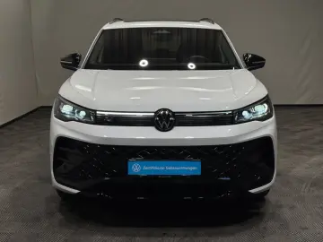 VW Tiguan R-Line 1.5 TSI eHybrid   MATRIX NAVI PANO