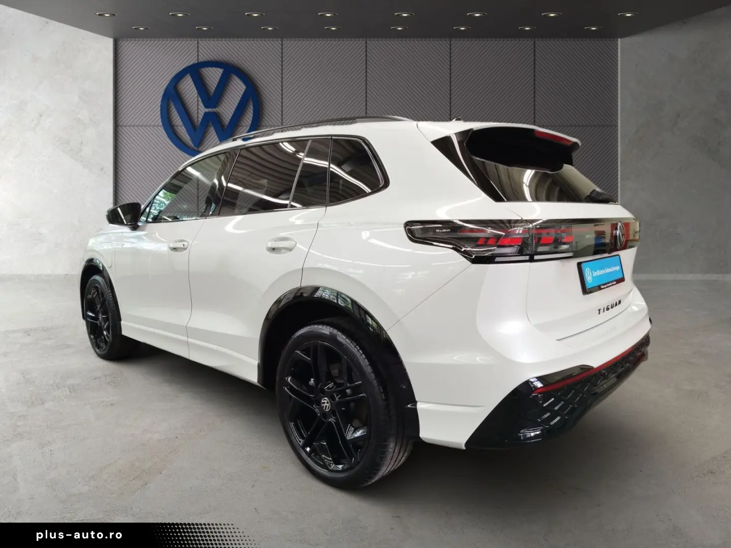 VW Tiguan R-Line 1.5 TSI eHybrid LED PANO AHK DCC