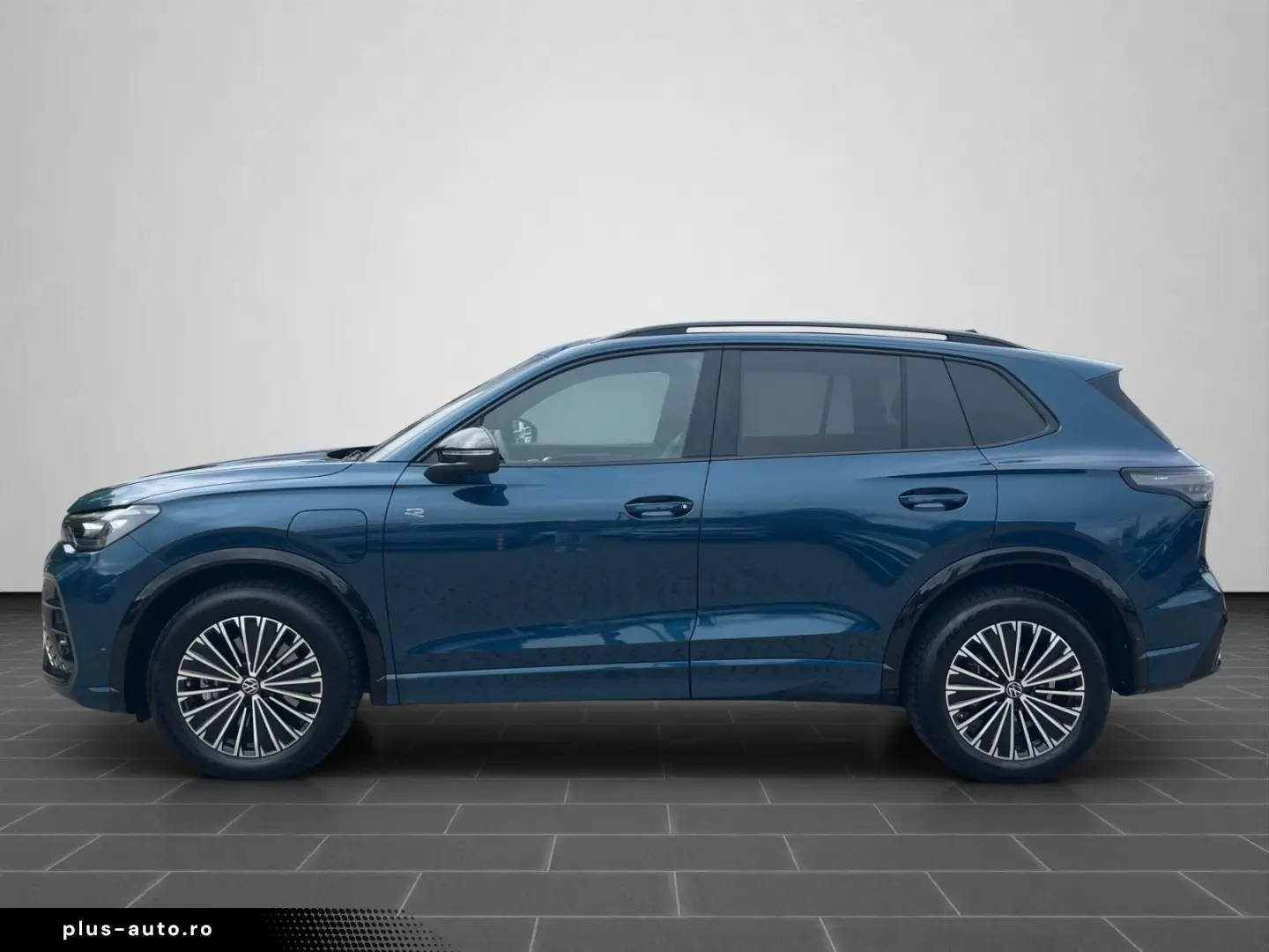 VW Tiguan R-Line 1.5 eHybrid PANO HD-MATRIX AHK 360