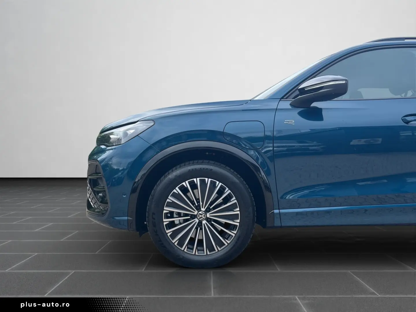 VW Tiguan R-Line 1.5 eHybrid PANO HD-MATRIX AHK 360