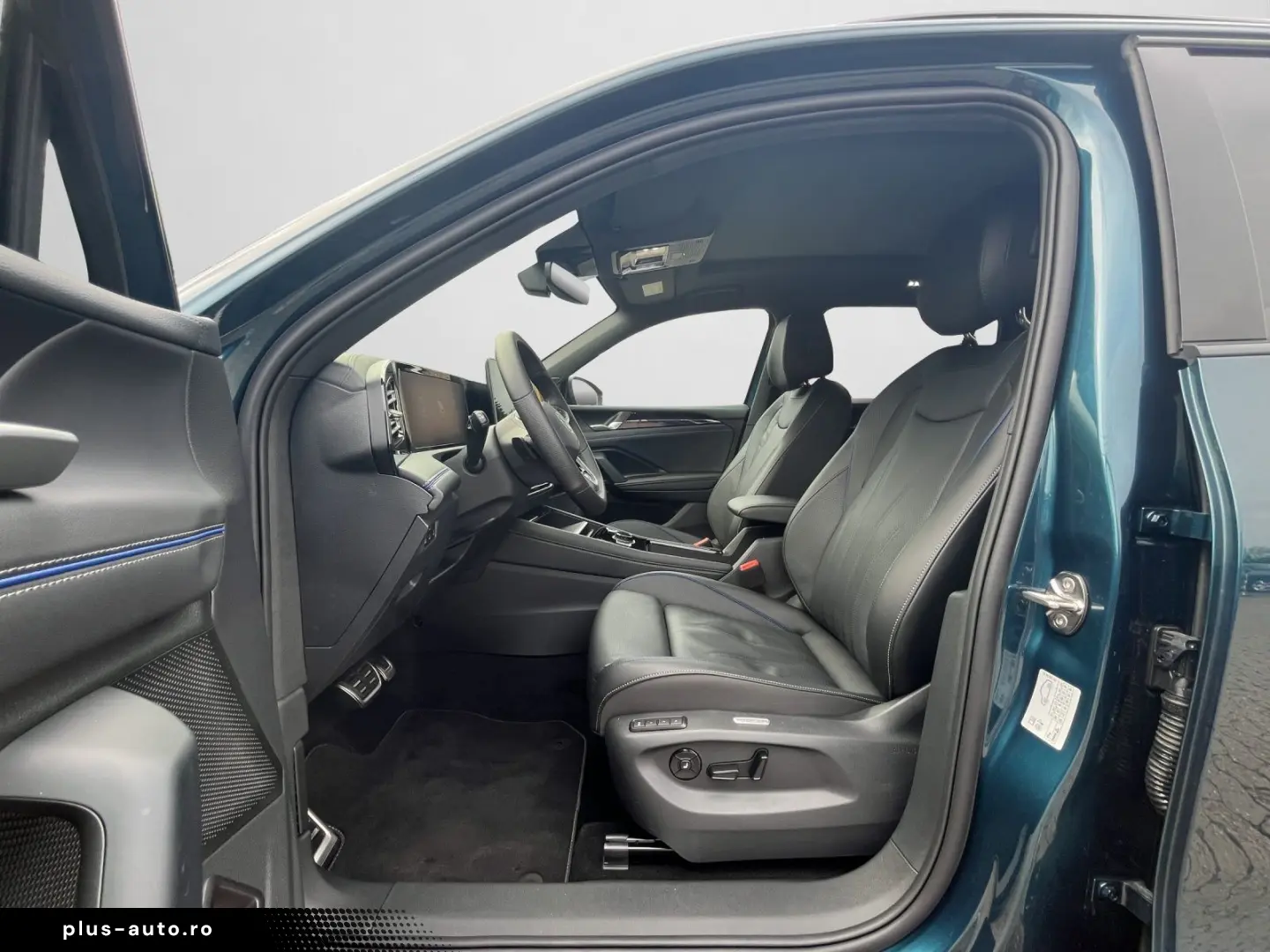 VW Tiguan R-Line 1.5 eHybrid PANO HD-MATRIX AHK 360