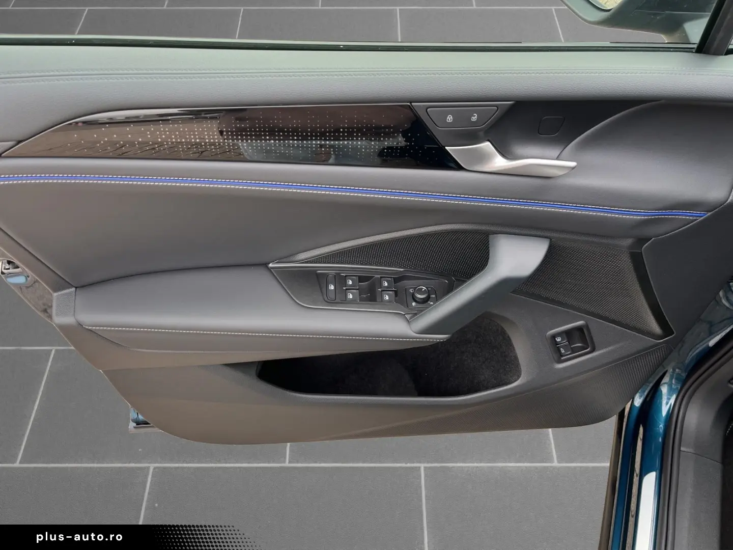 VW Tiguan R-Line 1.5 eHybrid PANO HD-MATRIX AHK 360