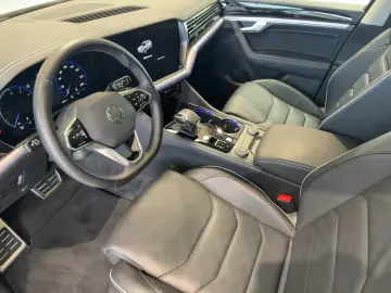 VW Touareg 3.0 V6 TSI AG8 eHybrid 4M Leder P-Dach