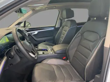 VW Touareg 3.0 V6 TSI AG8 eHybrid 4M Leder P-Dach