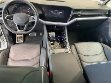 VW Touareg 3.0 V6 TSI AG8 eHybrid 4M Leder P-Dach