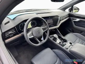 VW Touareg 3.0 V6 eHybrid Elegance DSG AHK KAM PANO