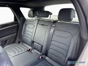 VW Touareg 3.0 V6 eHybrid Elegance DSG AHK KAM PANO