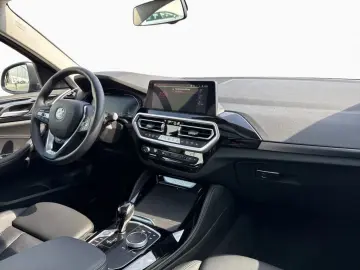 BMW X4 xDrive20d Laser AHK Pano StHz Kam HUD HiFi DA