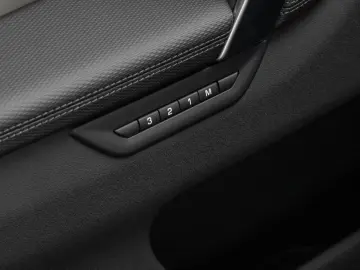 LAND ROVER Discovery Sport P270e Dynamic SE