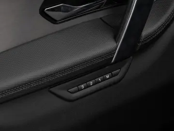 LAND ROVER Discovery Sport P270e Dynamic SE