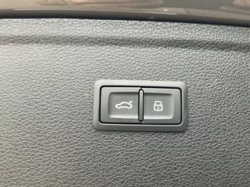 AUDI Q5 50TFSI e QU S-TR S-LINE MATRIX NAV SHZ RFK VC