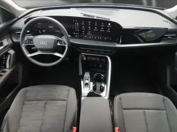 AUDI Q5 TFSI S tronic  AHK ACC LED  NAV R-CAM SHZ