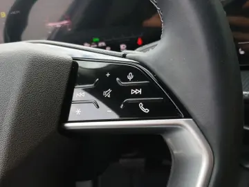AUDI Q5 TFSI S tronic  AHK ACC LED  NAV R-CAM SHZ