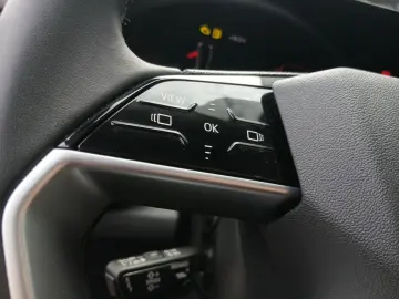 AUDI Q5 TFSI S tronic  AHK ACC LED  NAV R-CAM SHZ