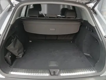 AUDI Q5 TFSI S tronic  AHK ACC LED  NAV R-CAM SHZ