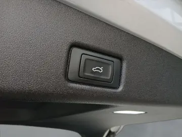 AUDI Q5 TFSI S tronic  AHK ACC LED  NAV R-CAM SHZ