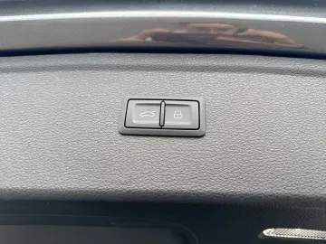 AUDI Q5 50 TFSI e S line business qu. S tr. Matrix 20